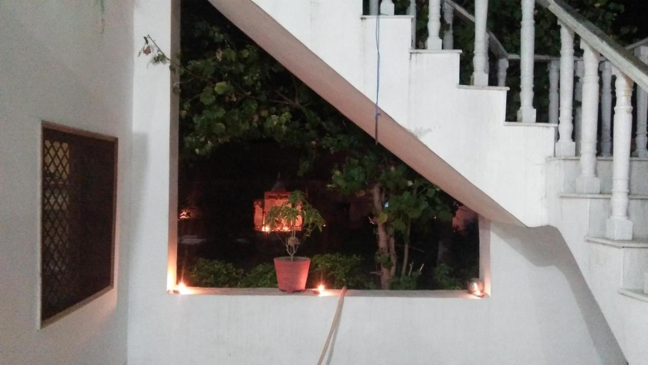 Prem Home Stay Khajuraho Bagian luar foto